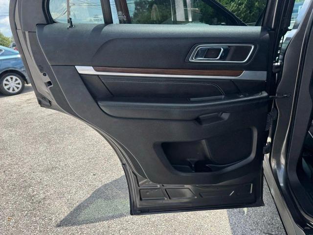 Photo of 2016 Gray Ford Explorer