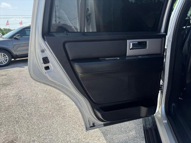 Photo of 2017 Ingot Silver Ford Expedition