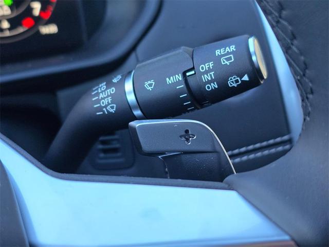 Photo of 2025 Fuji White Land Rover Discovery