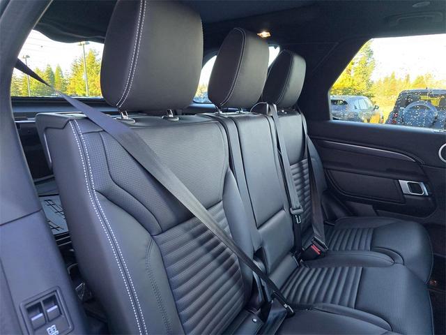 Photo of 2025 Fuji White Land Rover Discovery