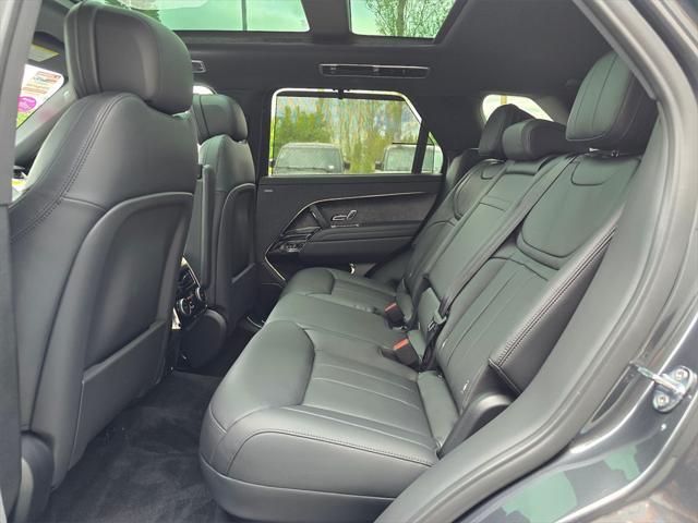 Photo of 2025 Green Land Rover Range Rover Sport
