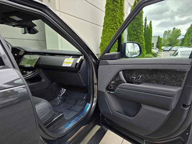 Photo of 2025 Green Land Rover Range Rover Sport