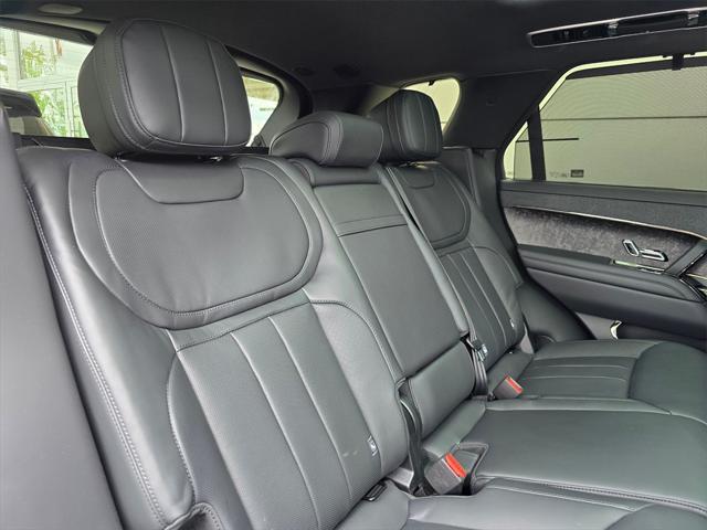 Photo of 2025 Green Land Rover Range Rover Sport