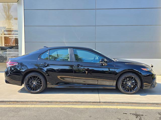Photo of 2022 Midnight Black Metallic Toyota Camry