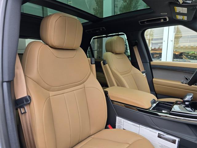 Photo of 2025 Fuji White Land Rover Range Rover Sport