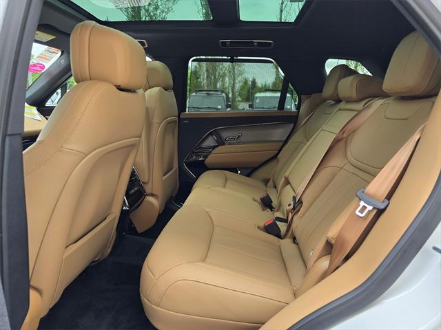 Photo of 2025 Fuji White Land Rover Range Rover Sport