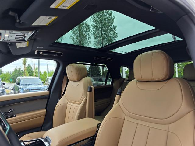 Photo of 2025 Fuji White Land Rover Range Rover Sport