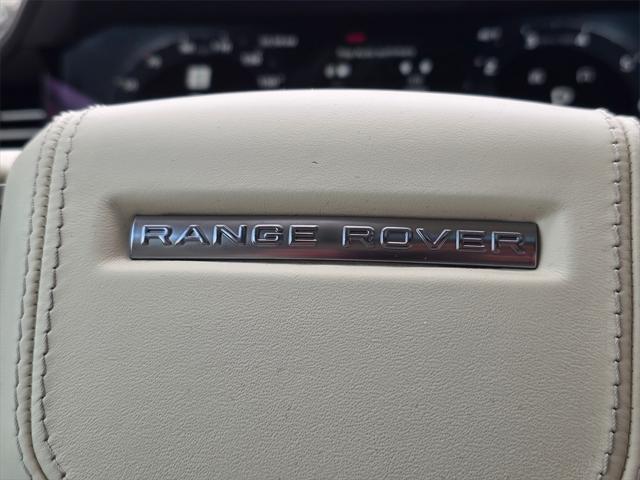 Photo of 2023 Velocity Blue SV Bespoke Ultra Metallic Gloss Land Rover Range Rover