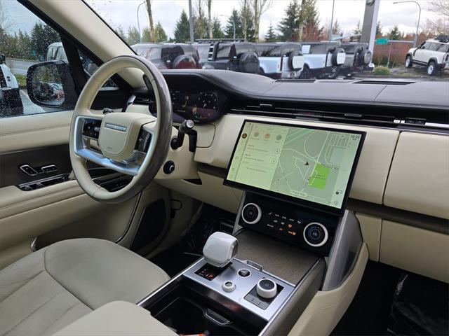 Photo of 2023 Velocity Blue SV Bespoke Ultra Metallic Gloss Land Rover Range Rover