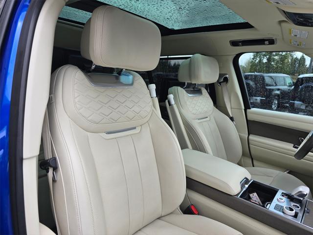 Photo of 2023 Velocity Blue SV Bespoke Ultra Metallic Gloss Land Rover Range Rover