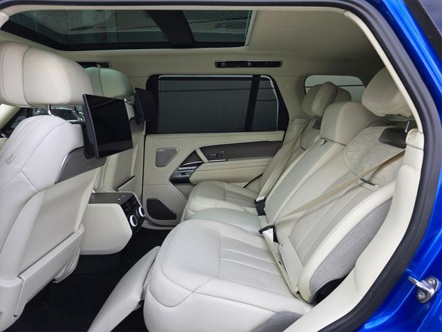 Photo of 2023 Velocity Blue SV Bespoke Ultra Metallic Gloss Land Rover Range Rover