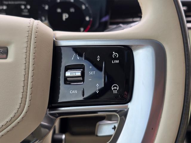 Photo of 2023 Velocity Blue SV Bespoke Ultra Metallic Gloss Land Rover Range Rover