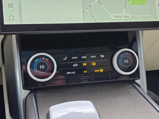 Photo of 2023 Velocity Blue SV Bespoke Ultra Metallic Gloss Land Rover Range Rover