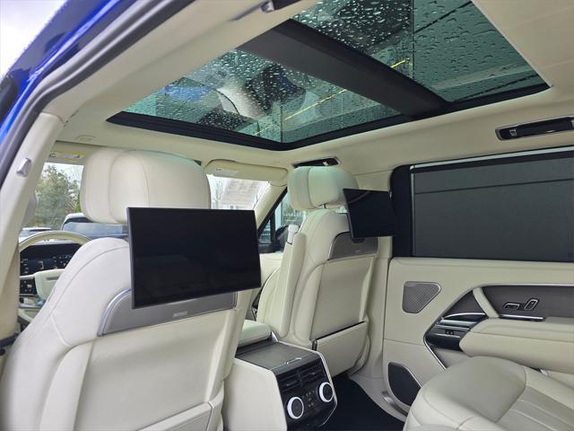 Photo of 2023 Velocity Blue SV Bespoke Ultra Metallic Gloss Land Rover Range Rover