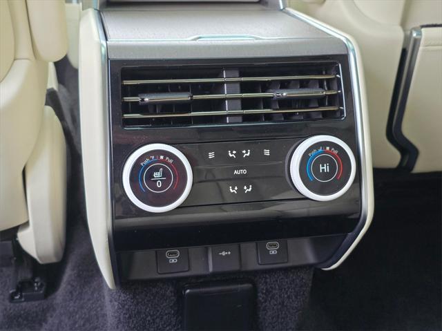 Photo of 2023 Velocity Blue SV Bespoke Ultra Metallic Gloss Land Rover Range Rover