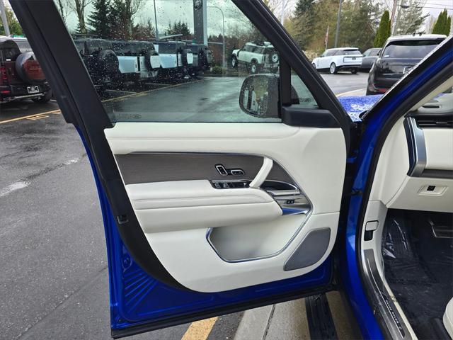 Photo of 2023 Velocity Blue SV Bespoke Ultra Metallic Gloss Land Rover Range Rover