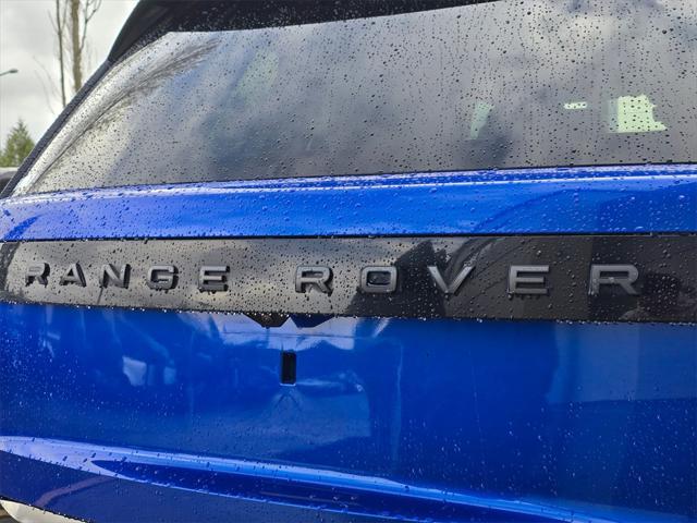 Photo of 2023 Velocity Blue SV Bespoke Ultra Metallic Gloss Land Rover Range Rover