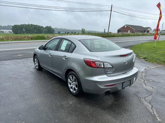 Photo of 2013 Liquid Silver Metallic Mazda Mazda3