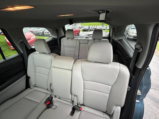 Photo of 2016 Blue Honda Pilot