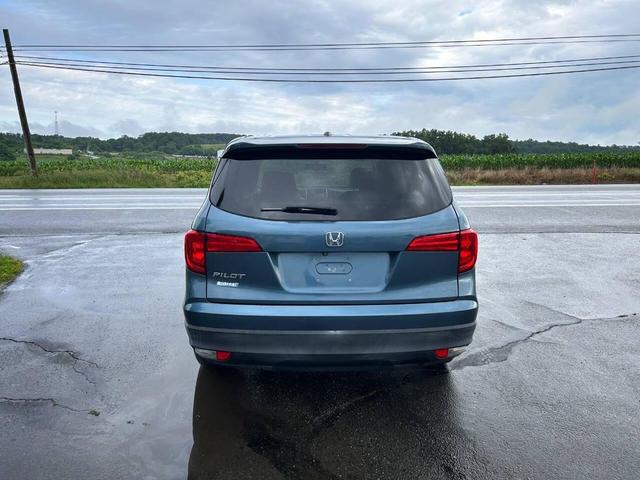 Photo of 2016 Blue Honda Pilot