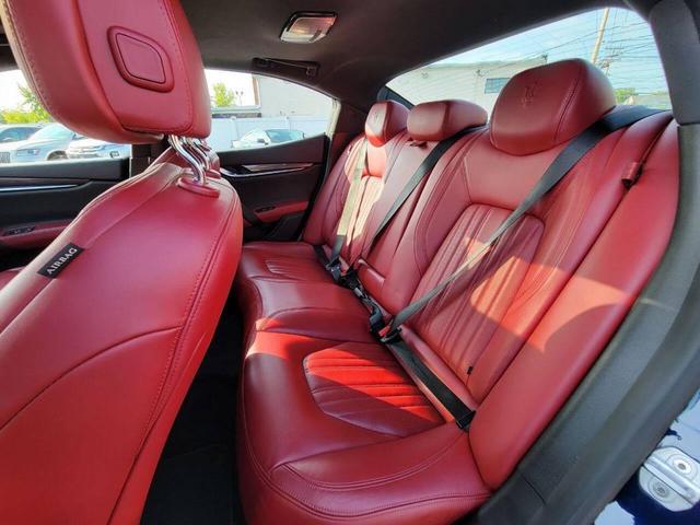 Photo of 2017 Blue Maserati Ghibli