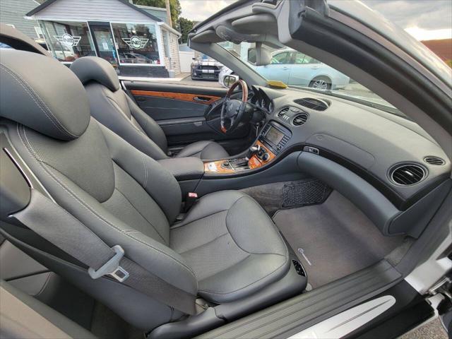 Photo of 2005 Silver Mercedes-Benz SL-Class