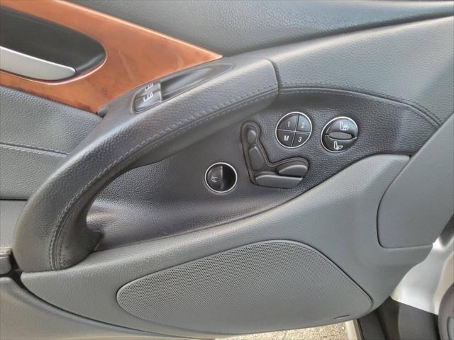 Photo of 2005 Silver Mercedes-Benz SL-Class