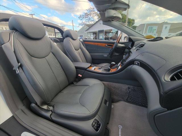 Photo of 2005 Silver Mercedes-Benz SL-Class