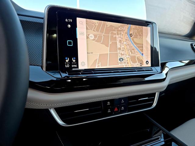 Photo of 2025 Deep Black Pearl Effect Volkswagen Atlas Cross Sport