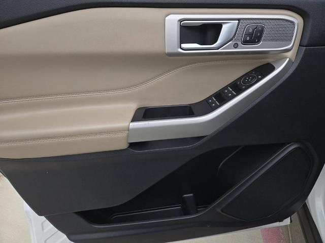 Photo of 2022 White Ford Explorer