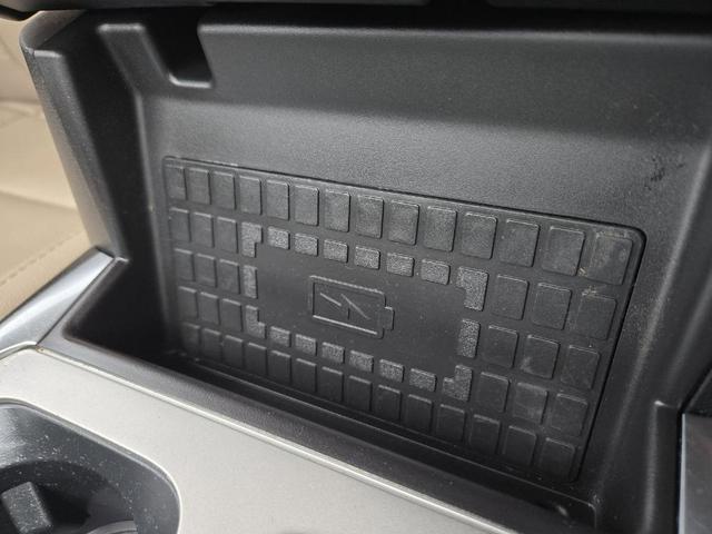 Photo of 2022 White Ford Explorer