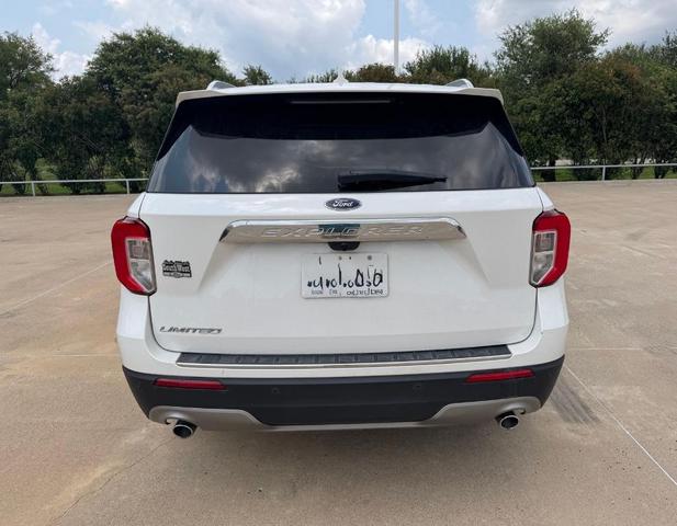 Photo of 2022 White Ford Explorer