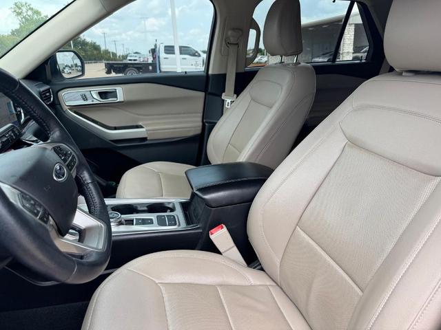 Photo of 2022 White Ford Explorer