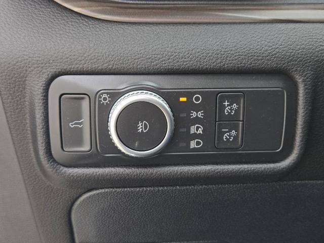 Photo of 2022 White Ford Explorer