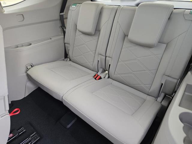 Photo of 2025 Platinum Gray Metallic Volkswagen Atlas