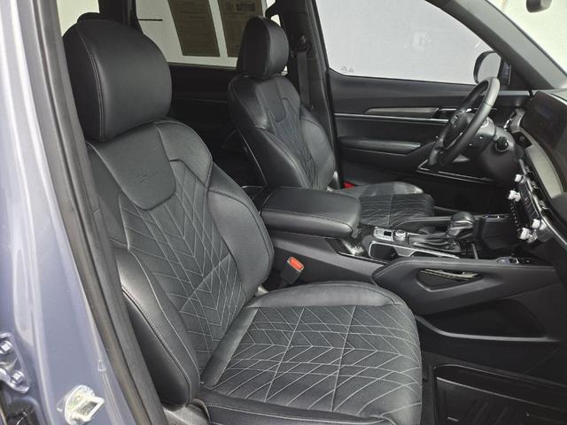 Photo of 2023 Everlasting Silver Kia Telluride