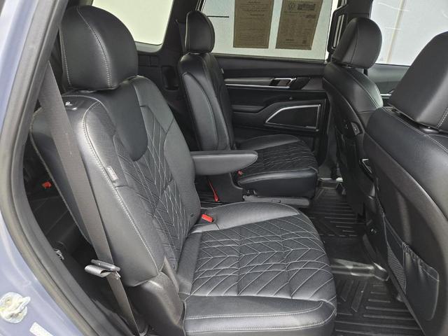 Photo of 2023 Everlasting Silver Kia Telluride