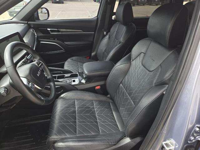 Photo of 2023 Everlasting Silver Kia Telluride