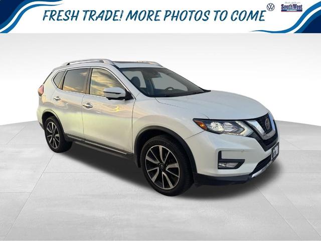 Photo of 2020 White Nissan Rogue