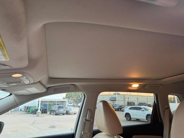 Photo of 2020 White Nissan Rogue