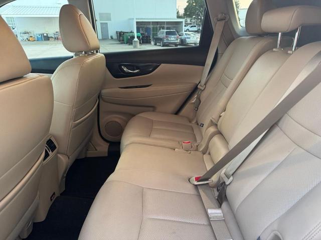Photo of 2020 White Nissan Rogue