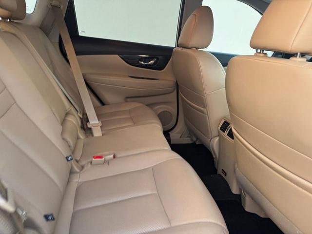 Photo of 2020 White Nissan Rogue