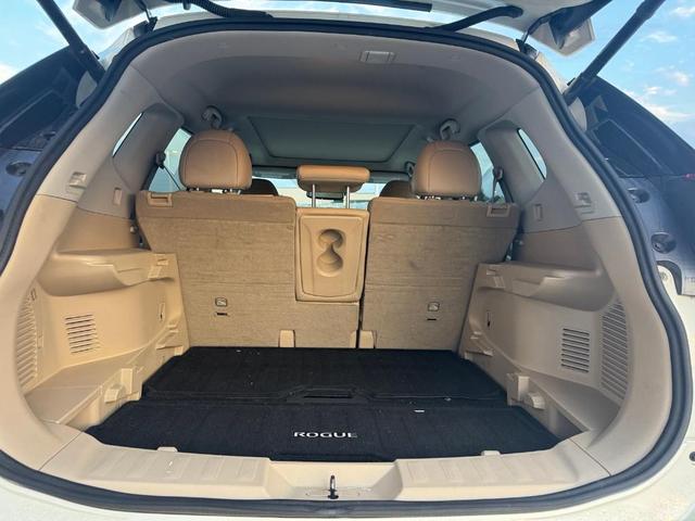 Photo of 2020 White Nissan Rogue