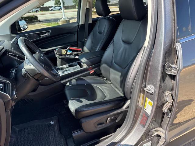 Photo of 2022 Carbonized Gray Metallic Ford Edge