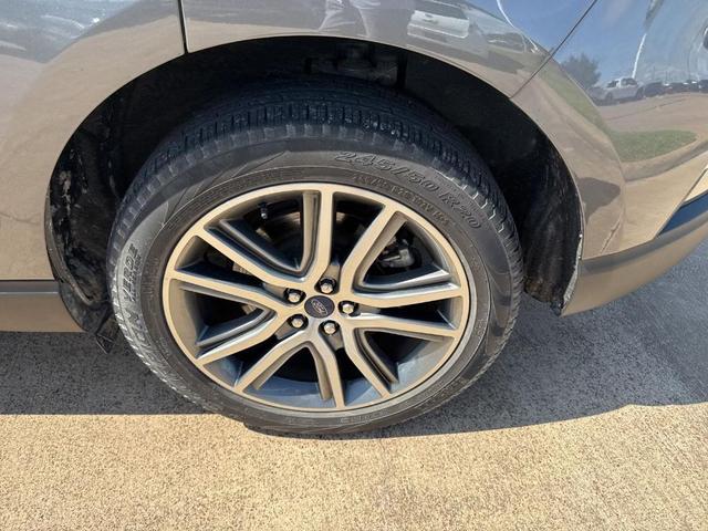 Photo of 2022 Carbonized Gray Metallic Ford Edge