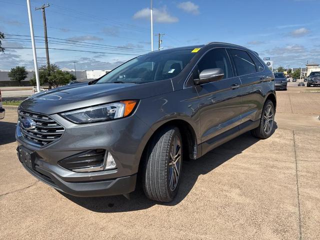 Photo of 2022 Carbonized Gray Metallic Ford Edge