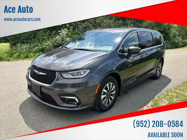 Photo of 2023 Charcoal Chrysler Pacifica Hybrid