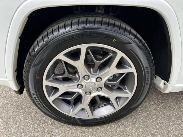 Photo of 2021 Bright White Clearcoat Jeep Grand Cherokee