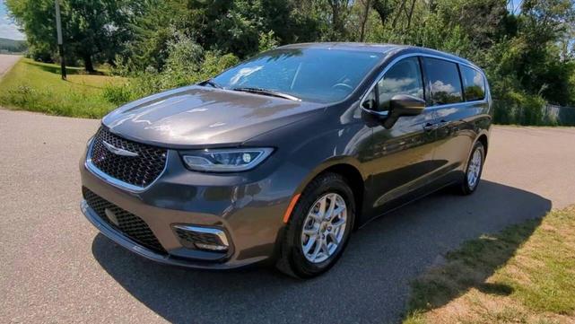 Photo of 2023 Charcoal Chrysler Pacifica