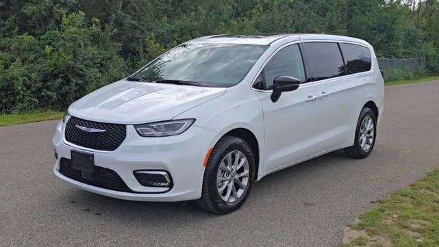 Photo of 2024 Bright White Clearcoat Chrysler Pacifica